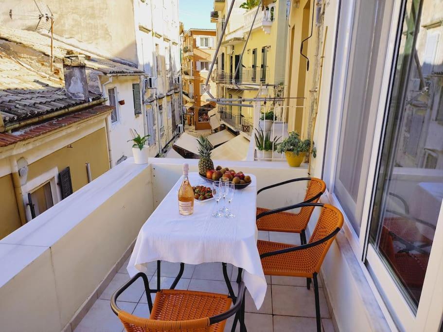 Mary'S Bright Apartment - Corfu Old Town Bagian luar foto