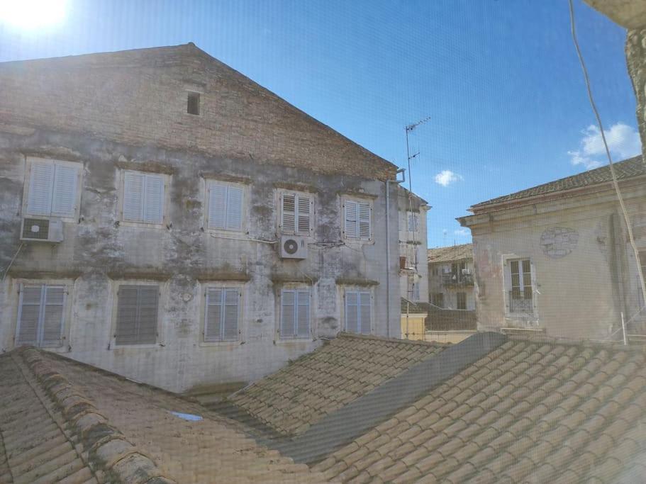 Mary'S Bright Apartment - Corfu Old Town Bagian luar foto