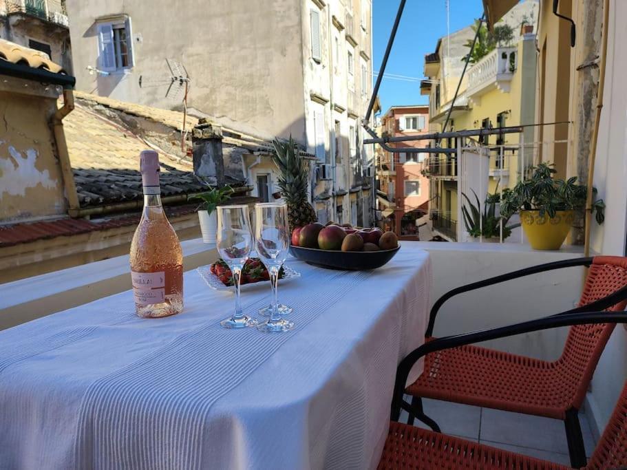 Mary'S Bright Apartment - Corfu Old Town Bagian luar foto