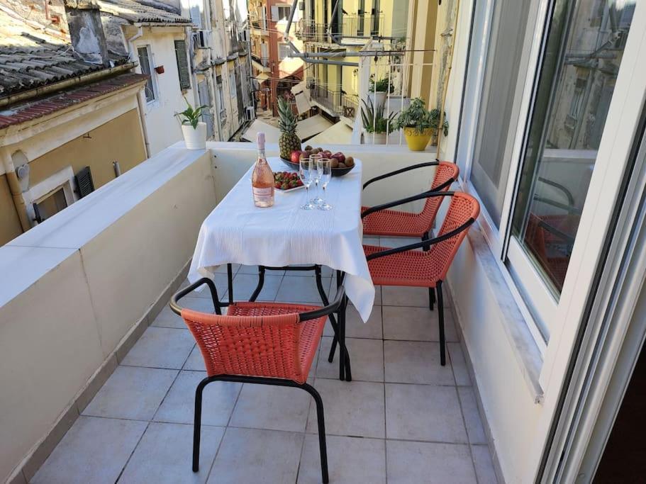 Mary'S Bright Apartment - Corfu Old Town Bagian luar foto